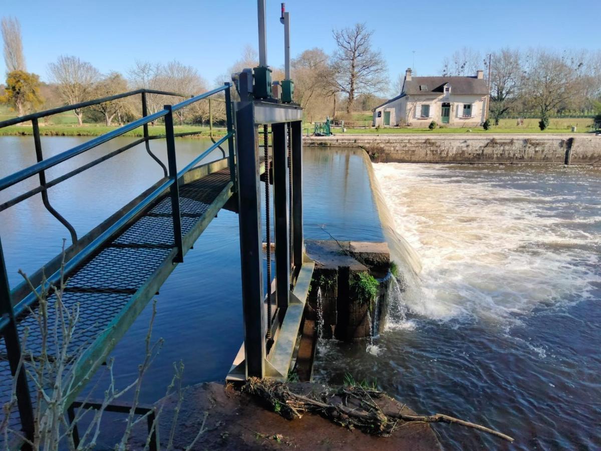 Hébergement canal Val D'Oust Exterior foto